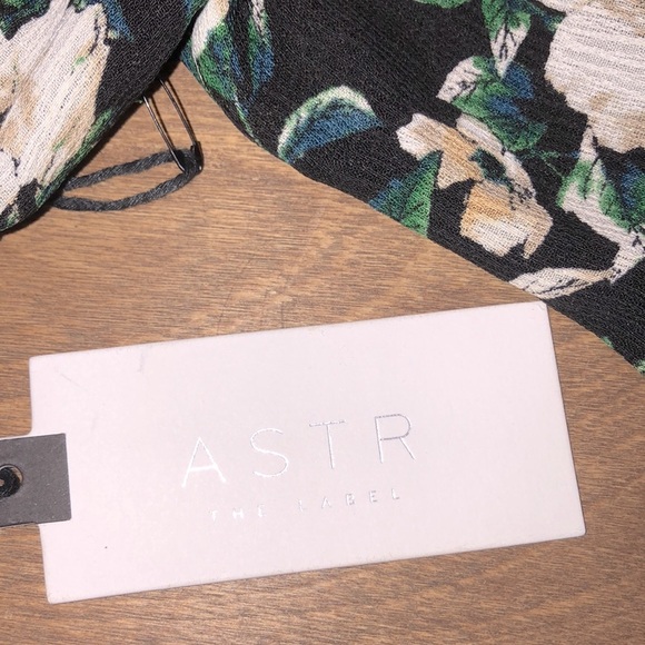 ASTR the label size small floral maxi dress - Picture 4 of 9